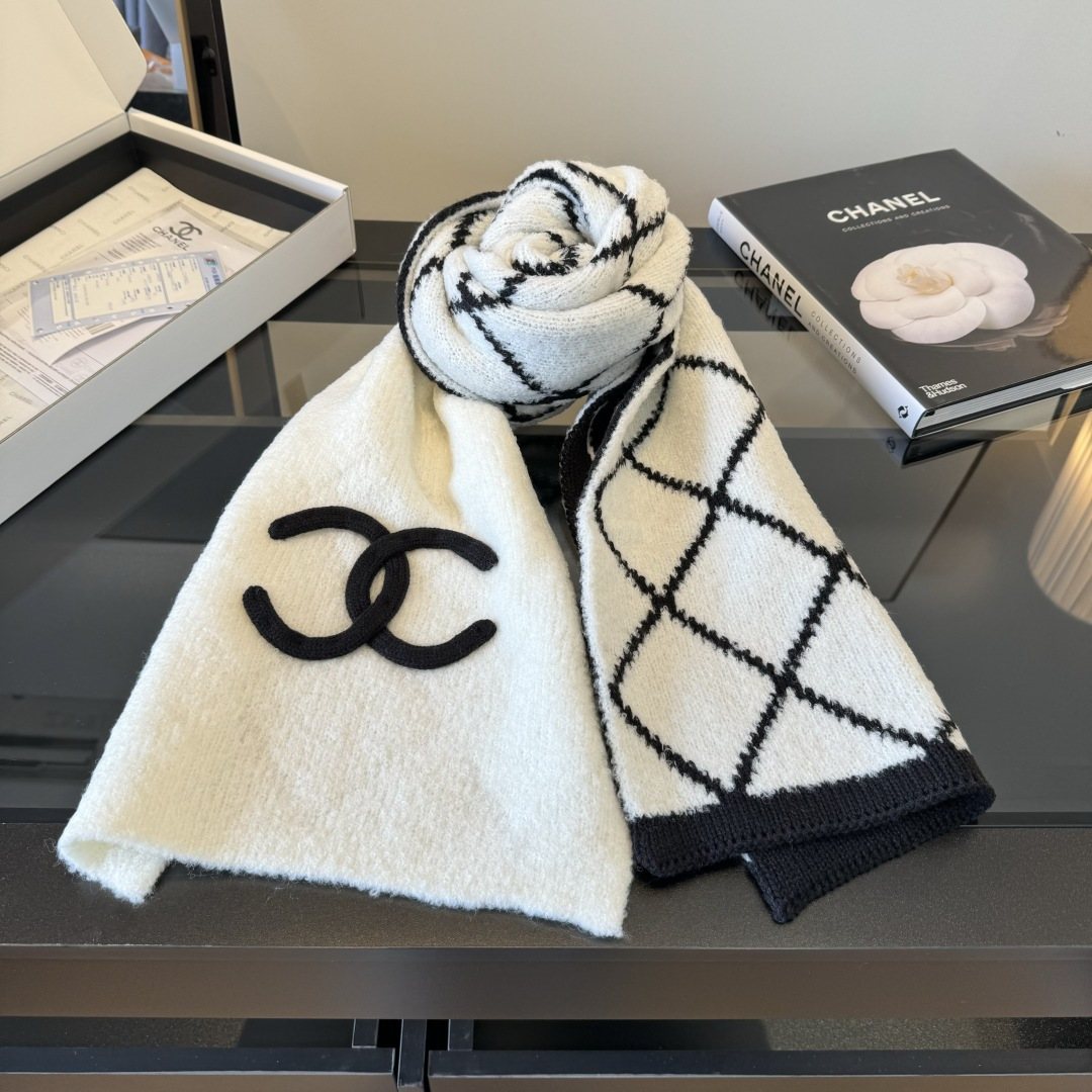 Chanel Reversible Ivory & Black Knit Scarf